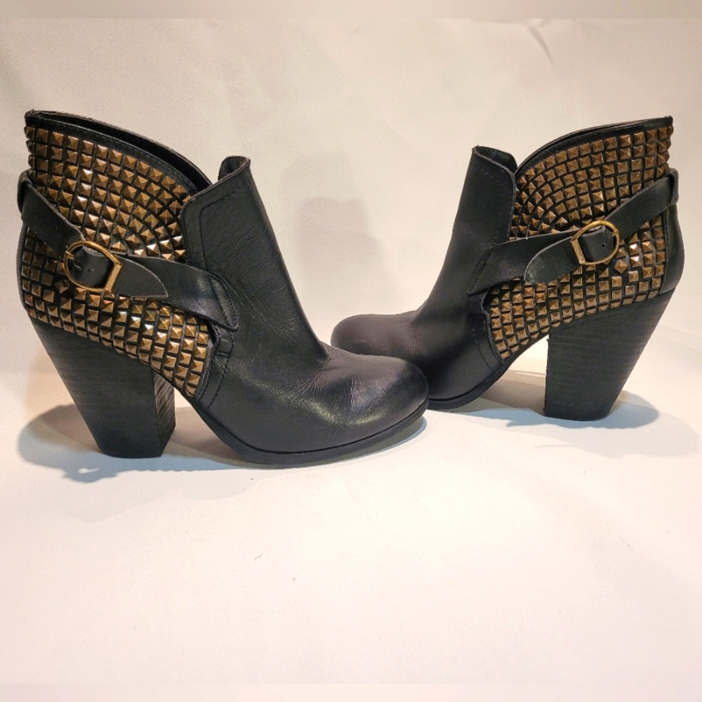 Steve Madden Alani Black Women's Leather Studded Ankle Boots size 9.5